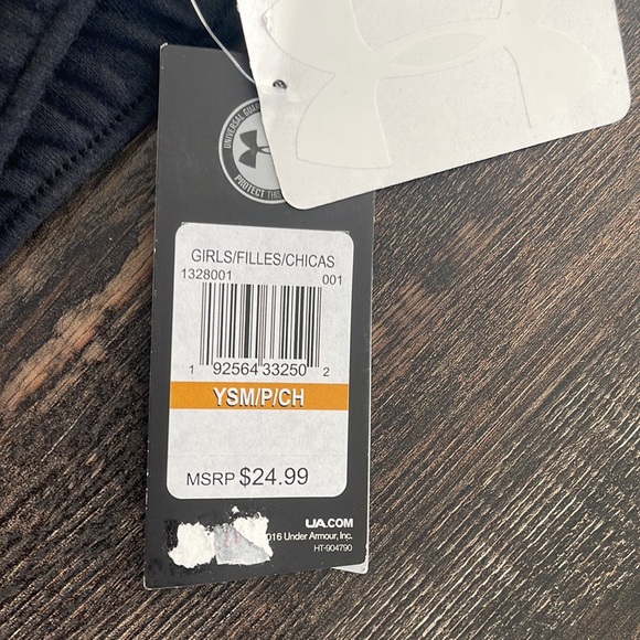 Under armour youth shorts - Picture 2 of 3